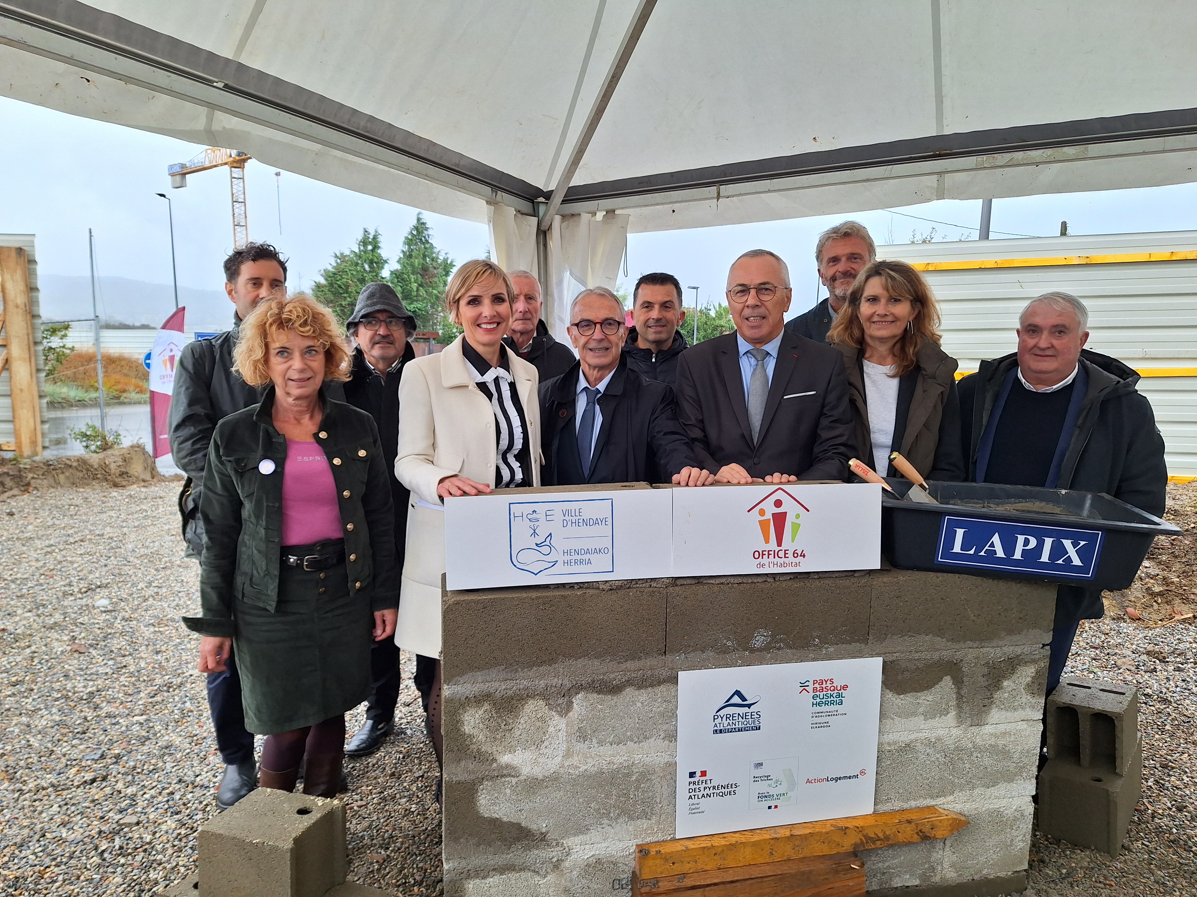 Pose de première pierre à Hendaye 