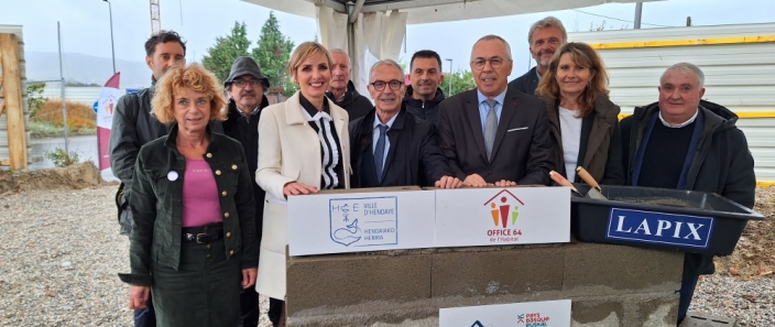 Pose de première pierre à Hendaye 